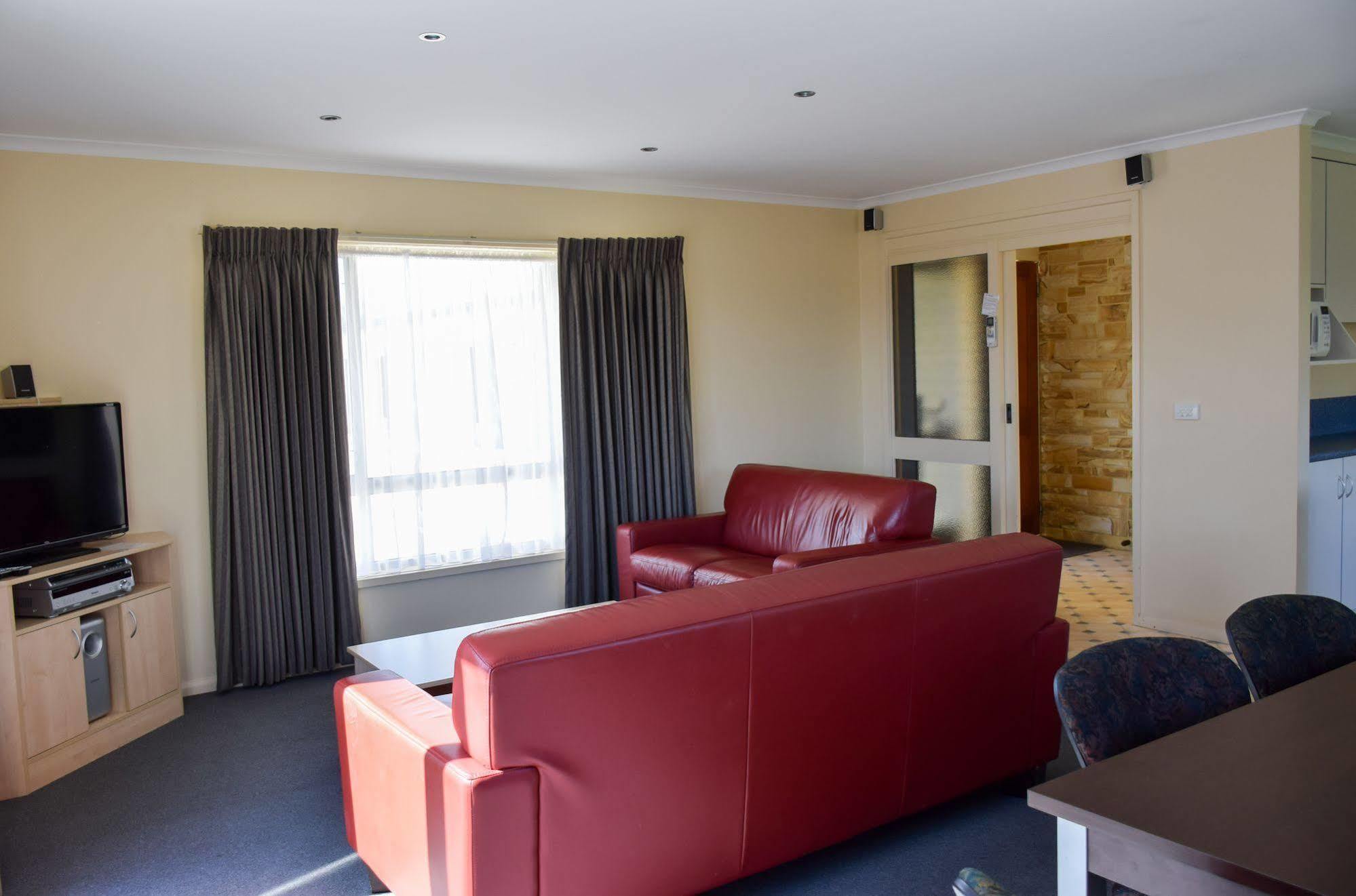Beachway Motel Ulverstone Exterior photo